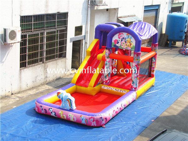 inflatable slide with pool (5)